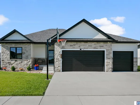 9657 Toma Rd, Lincoln, NE 68526