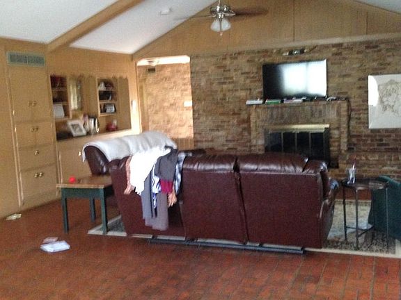 4th image of 2801 Waubun St