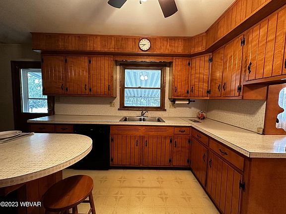 4th image of 1215 Fairview Dr