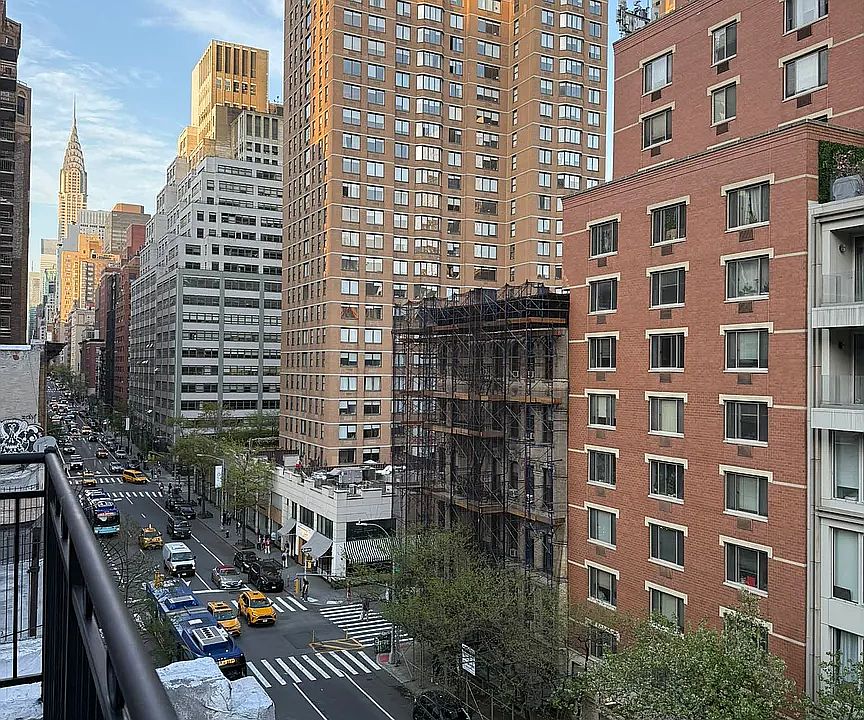 1st image of 164 Lexington Ave APT 4