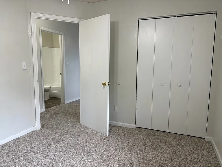 2348 Horne Ave #5 — Photo 14