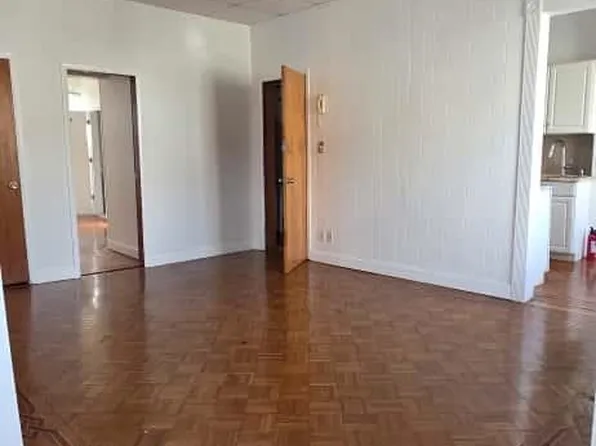 207 Jewett Avenue image 3 of 14