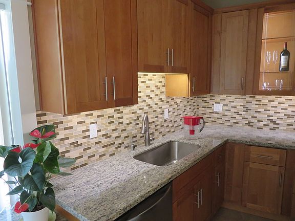 3rd image of 5160 Claremont Ave #C1e4091db