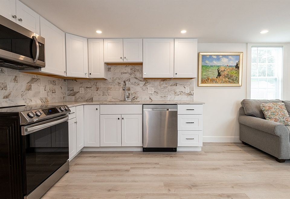 1st image of 154 Newbury St #37