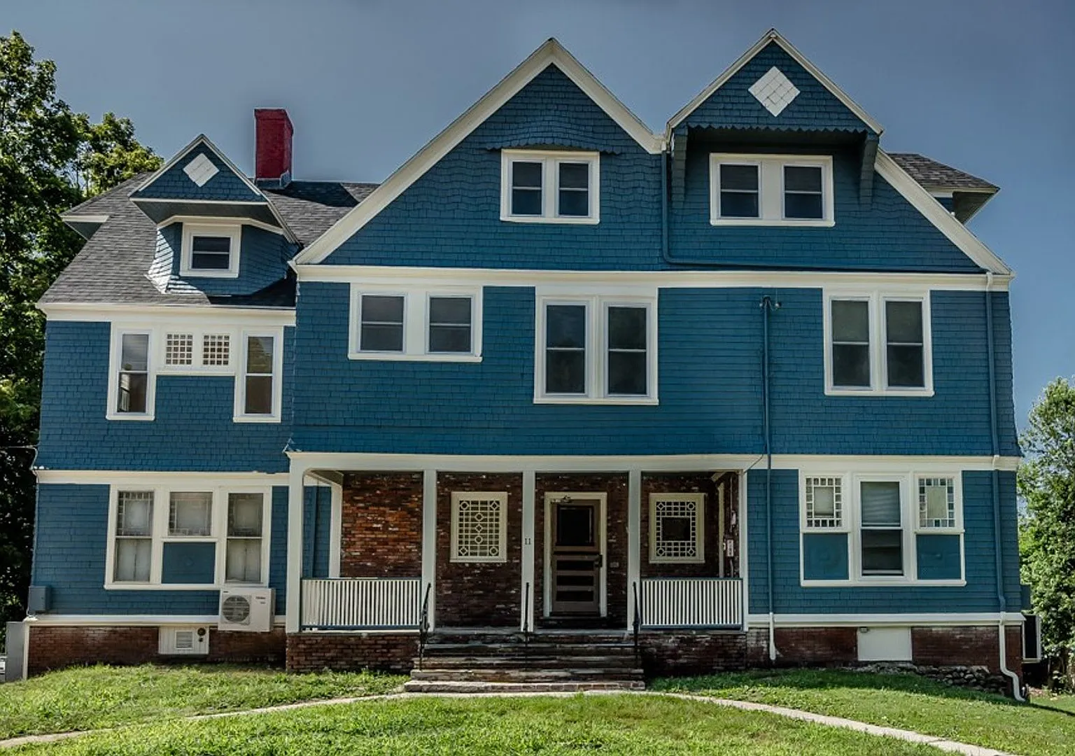 11 Park St — Photo 1