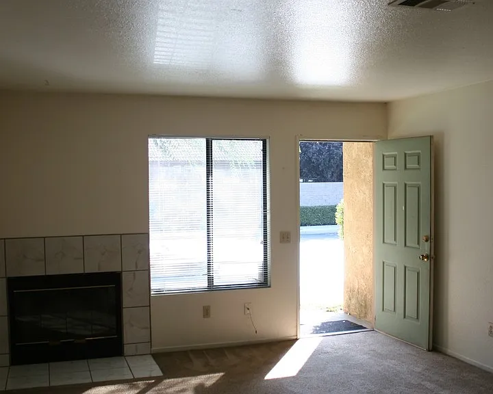 8600 White Rock — Photo 20