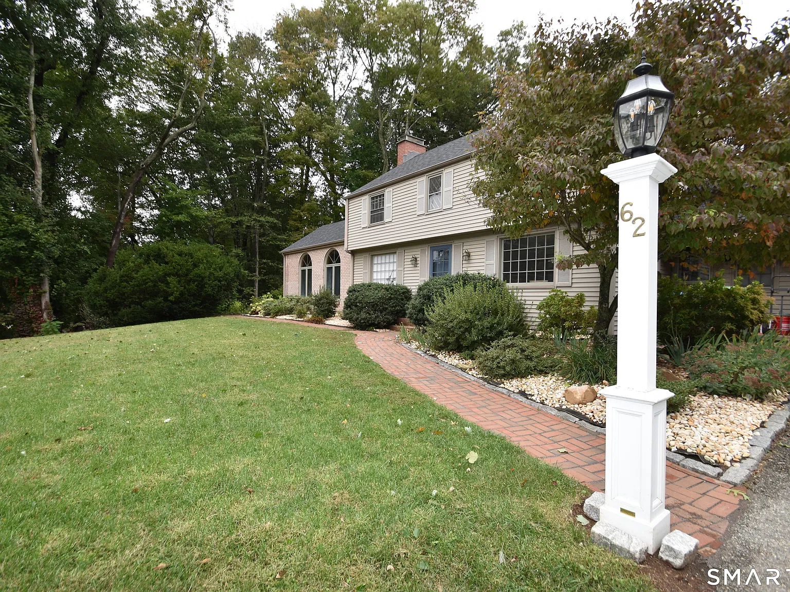 3 bed, 1.5 bath, 2010 sqft, $4,000 — Photo 2