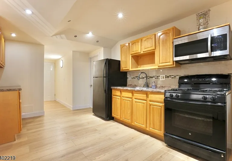 859 Lafayette St — Photo 3