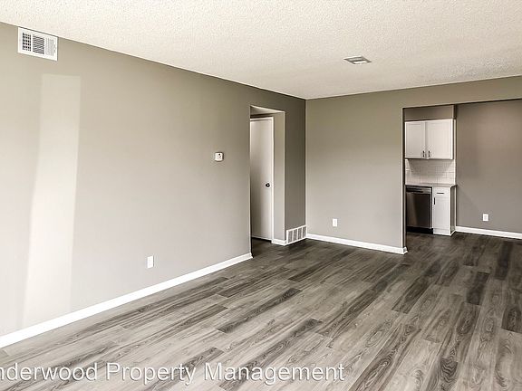 3rd image of 604 Gaslight Ln #10973008