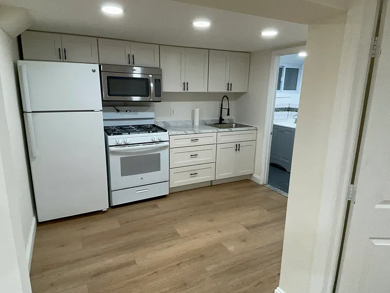 Evans Ave — Photo 12