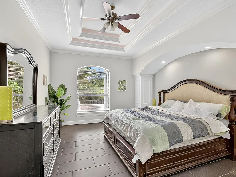 207 Kindred Blvd — Photo 7