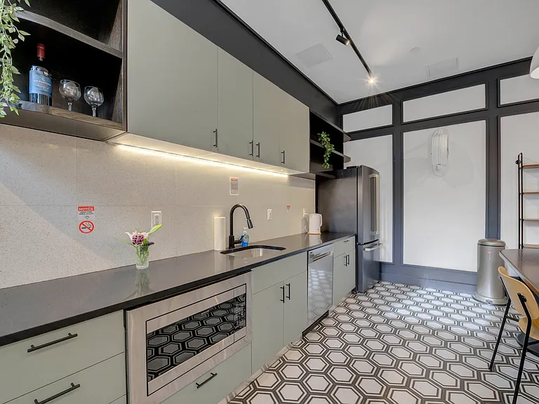 186 N 6th St #401 — Photo 32