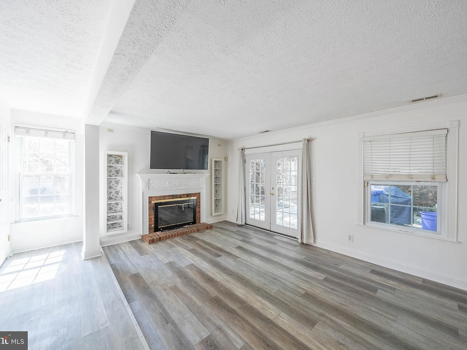 3 bed, 2.5 bath, 1360 sqft, $2,850 — Photo 3
