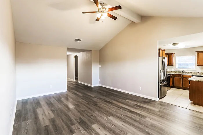 4 bed, 2.0 bath, 1688 sqft, $2,045 — Photo 4