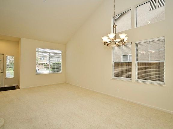 5th image of 9 Peninsula Ct