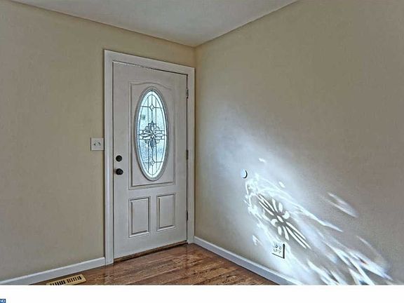 4th image of 310 Sherwood Dr