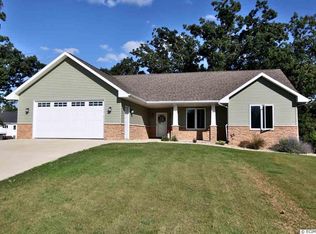 215 Hanley Way, East Dubuque, IL 61025