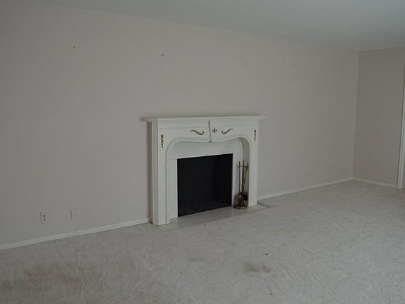 4th image of 139 Pinewood Dr #10&13