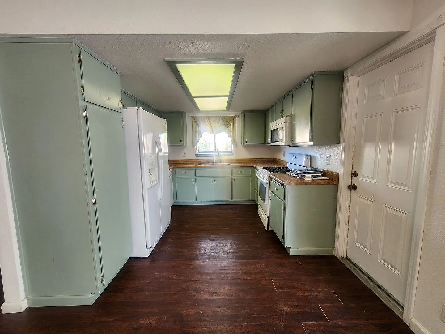 Large 2 Bedroom in Chocolate Drop — Photo 3