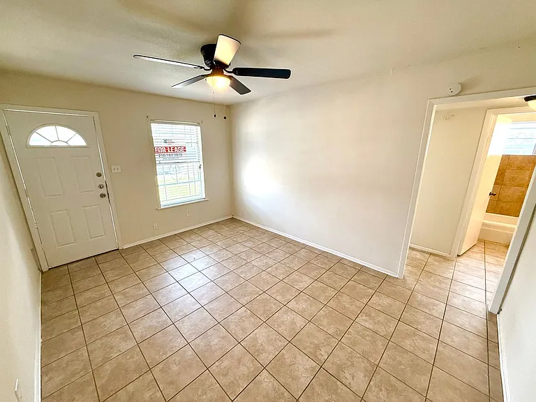 520 Prado St — Photo 6