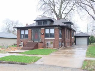611 Market St, Henry, IL 61537