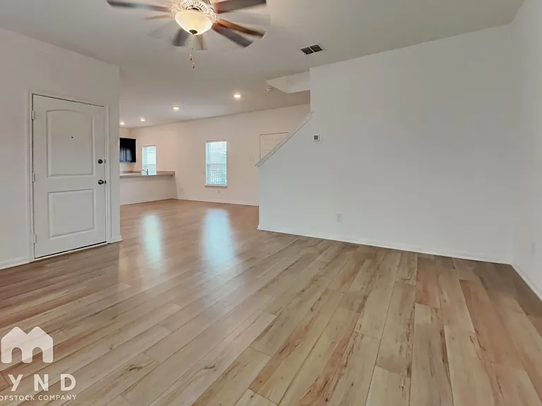 6104 Underwood Way — Photo 5