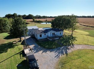 16669 E Base Line Rd, Texico, IL 62889