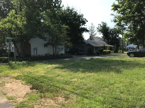 283 Bayview Dr, Laurence Harbor, NJ 08879