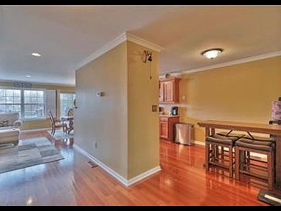 5th image of 1020 Vanguard Dr