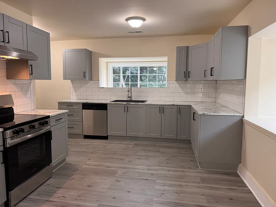 5 Meadow St #201