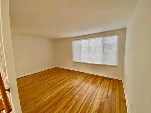 32 Tower Hill Ct, Saint Louis, MO 63132