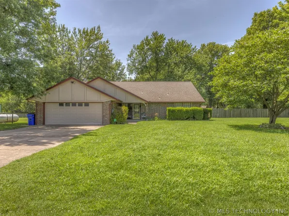 17404 S 324th East Ave, Coweta, OK 74429