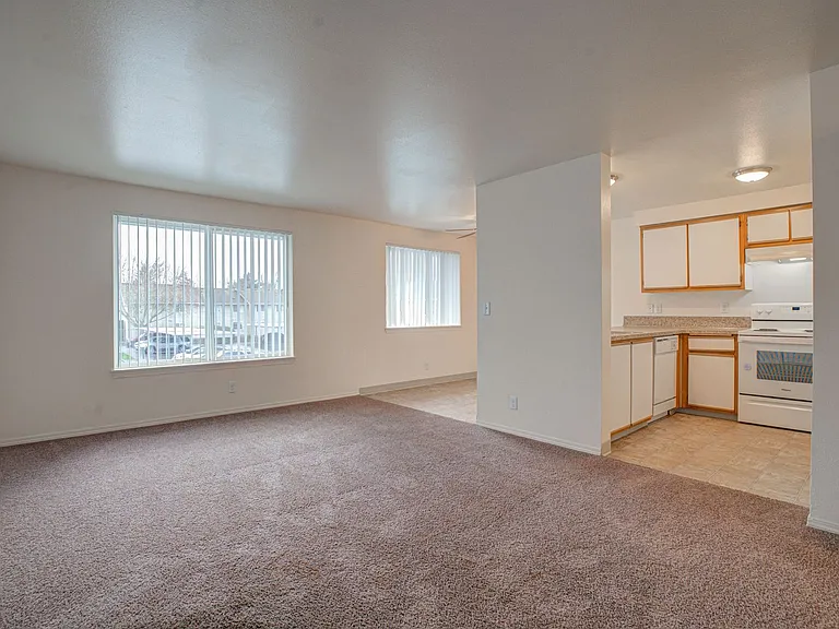 ELLSWORTH SQUARE APARTMENTS — Photo 21