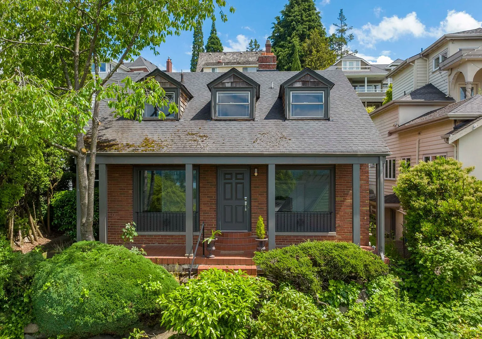 Historic Laurelhurst Home ~ Quiet Neighborhood~ Stunning Water View! 4 Mins to U Village/UW — Photo 2