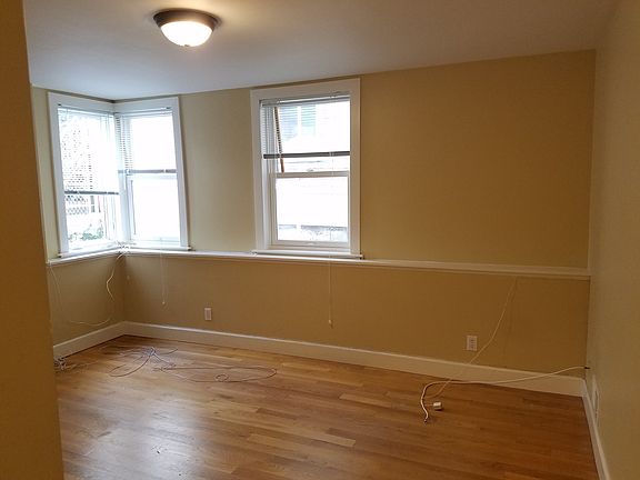 2nd image of 607A Waller St