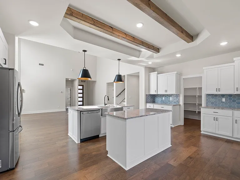 1110 Montieri Dr — Photo 7