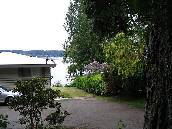from driveway toward water (WSW view)