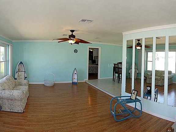 3rd image of 142 Rotonda Cir