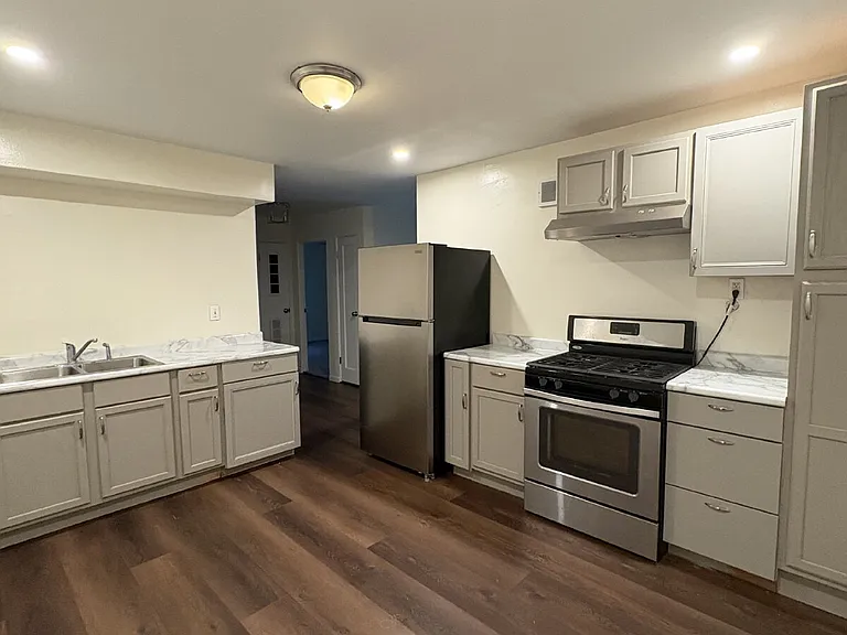 9814 Vickie Pl — Photo 2