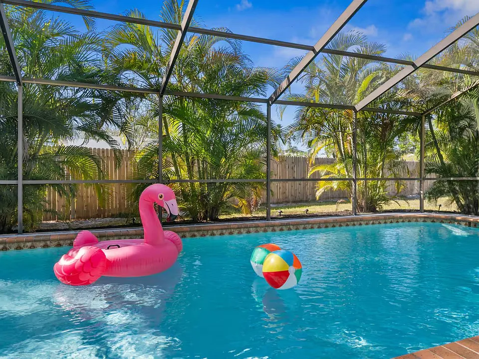 2267 Pine View Cir