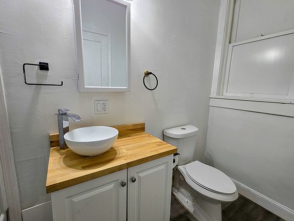 2nd image of 303 E Washington St APT 6