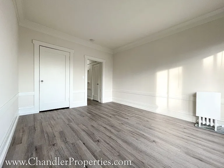3255 Sacramento St — Photo 2