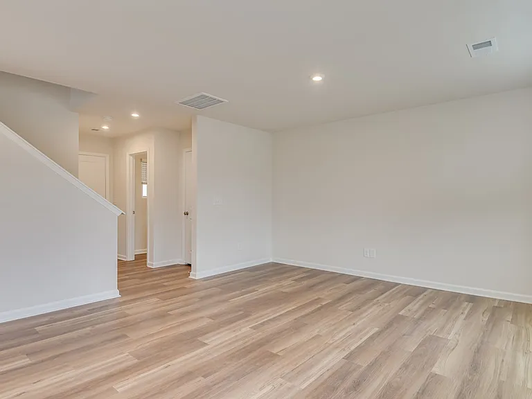 208 Barracks Rd — Photo 8