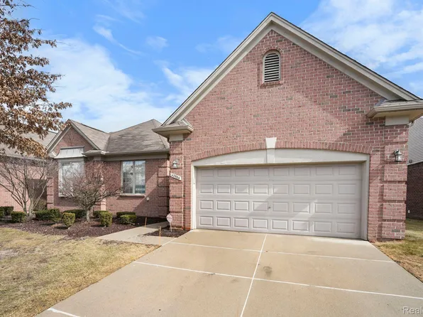 42904 Greystone Dr, Sterling Heights, MI 48313