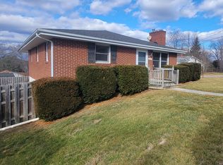 201 3rd St #A, Christiansburg, VA 24073