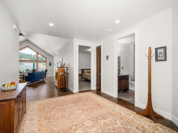 5th image of 5032 E 43rd Ave