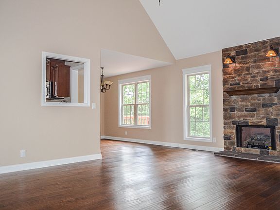 5th image of 1744 Apache Way