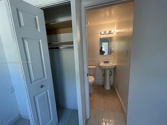 5th image of 633 NW 15th Ave #11