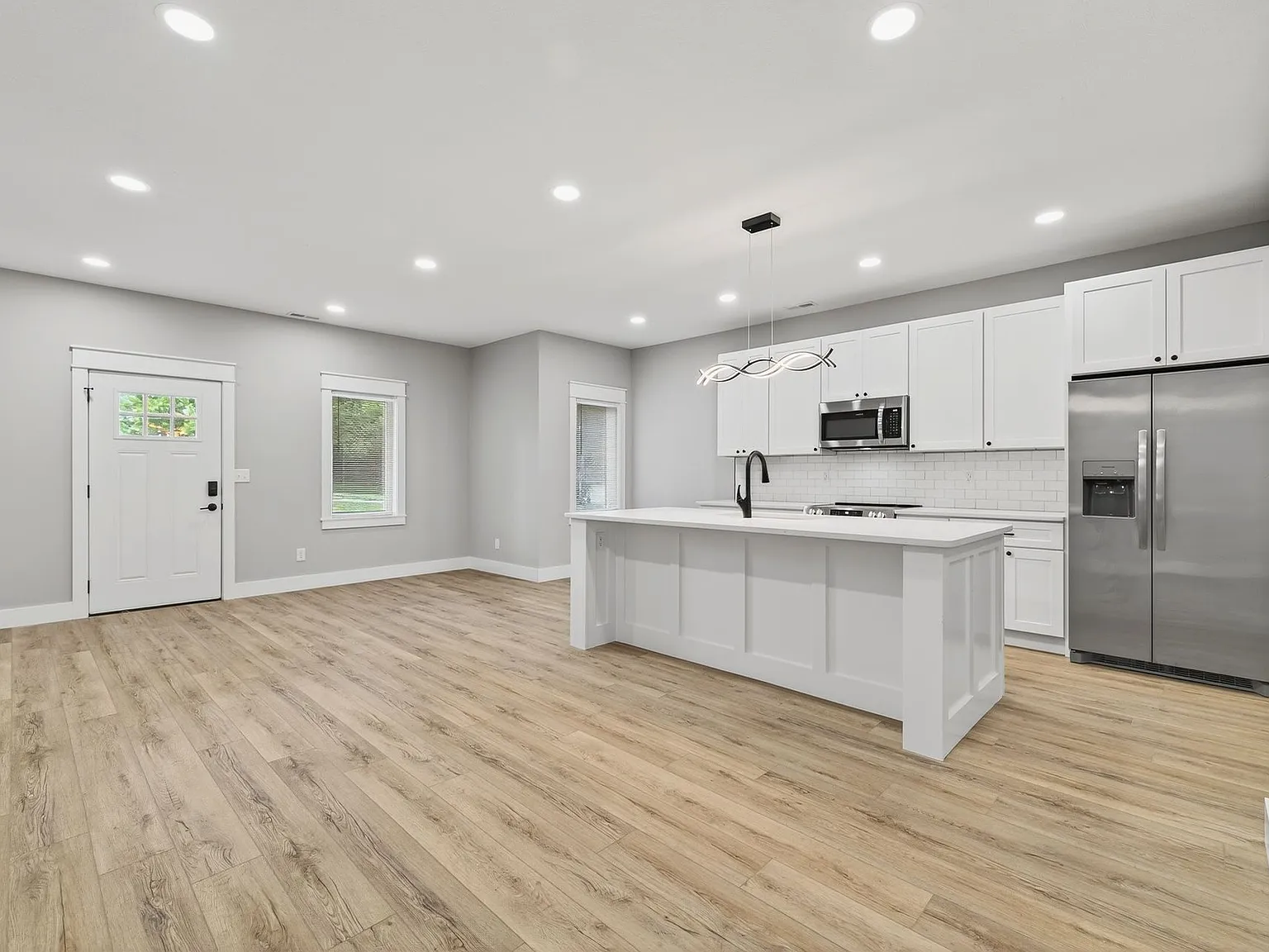 902 N Madison St — Photo 4