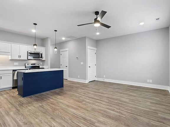 2nd image of 106 Jonathan Wade Cir